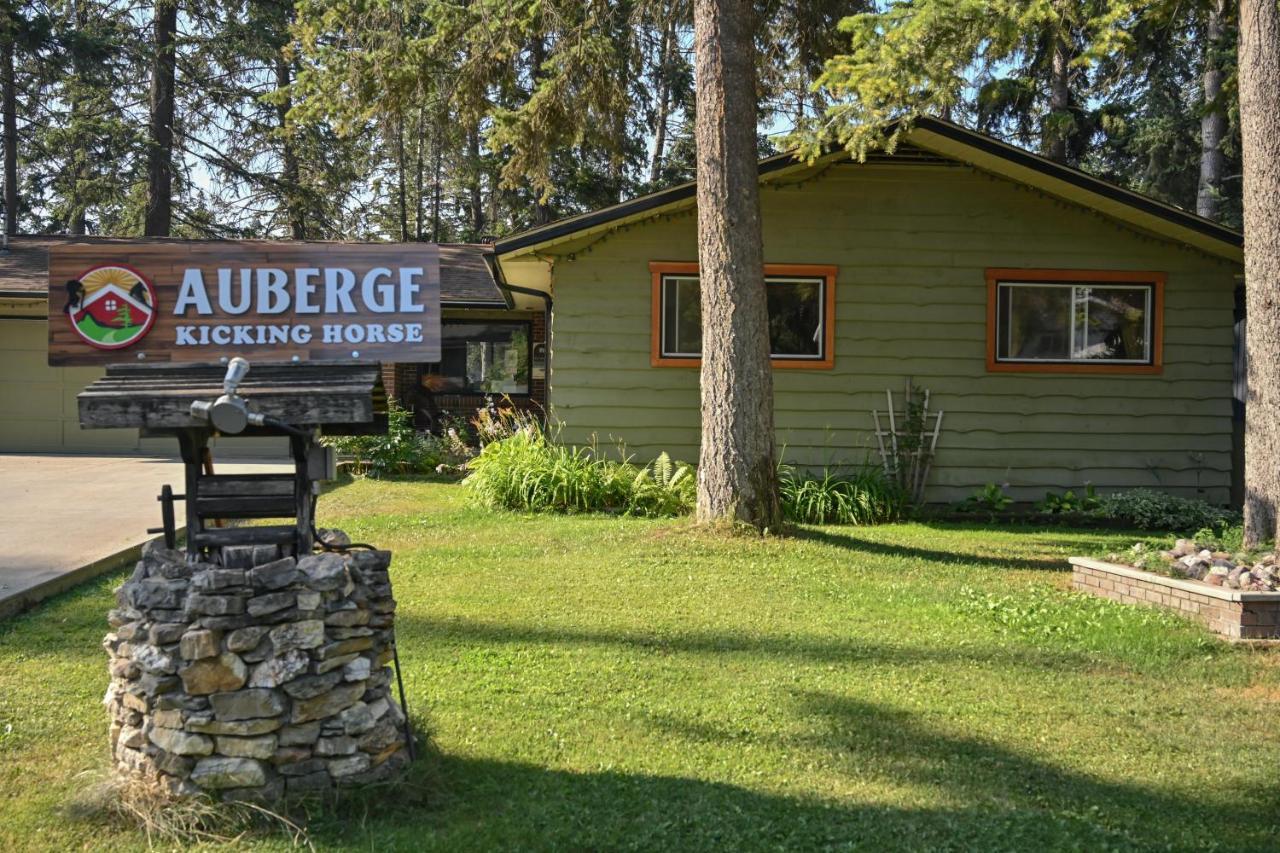 Auberge Kicking Horse Guest House ゴールデン エクステリア 写真